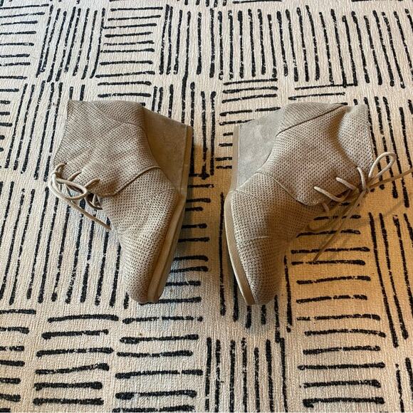 Unr8ted Beige Suede Suede Ankle Lace Up Wedge Boots 10 - Picture 2 of 8